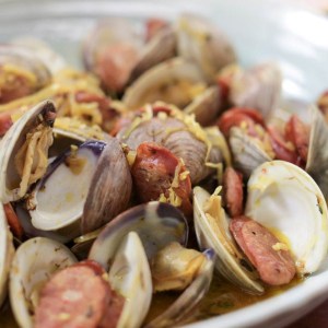 Steamed Clams with Spicy Garlic Bread