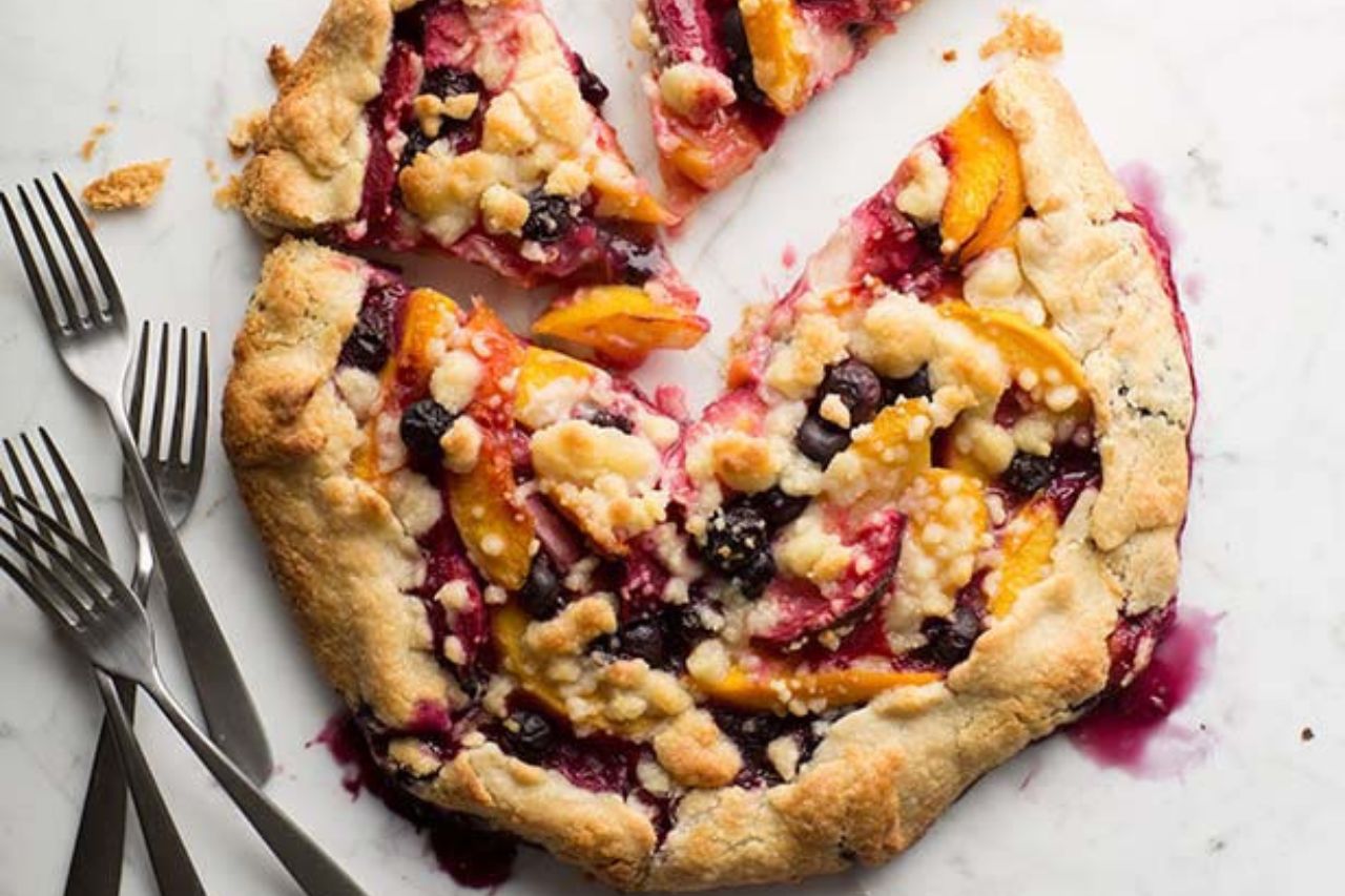 crostata overtop view with orange and purple colours