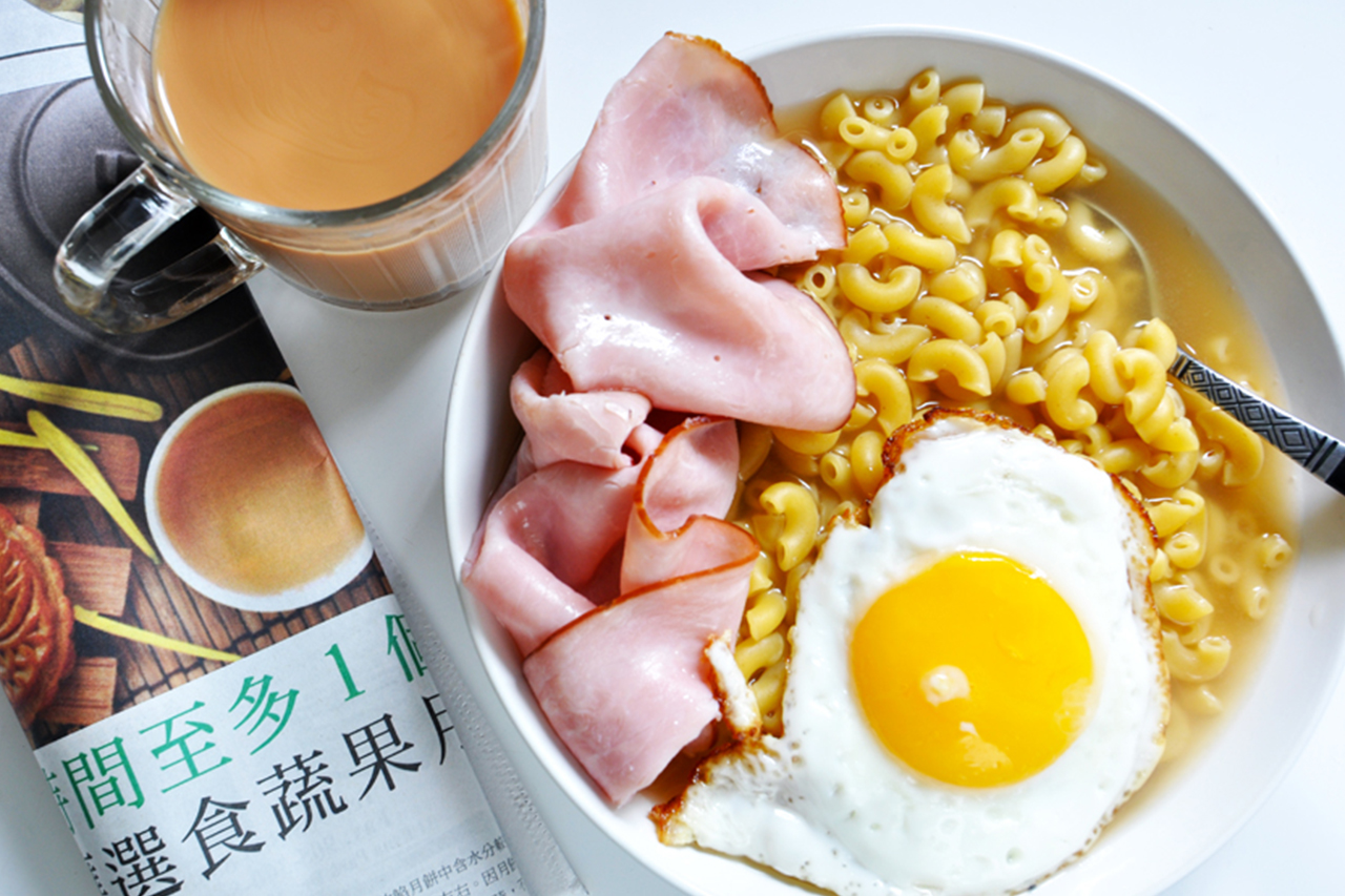Hong Kong-Style Macaroni Breakfast Soup