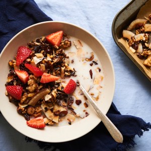 5 Eggless Paleo Breakfasts (Including an Epic Grain-Free Granola!)