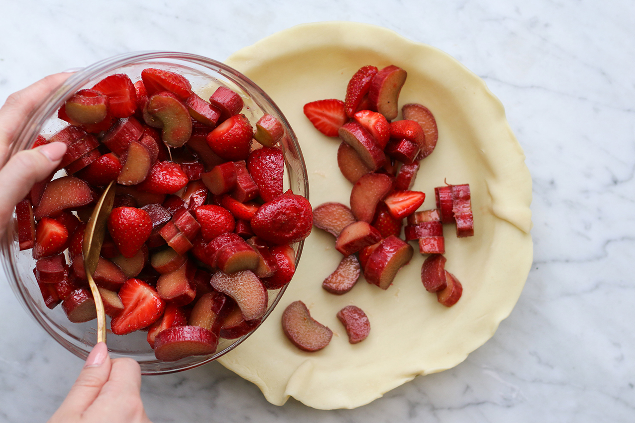 Strawberry rhubarb pie filling