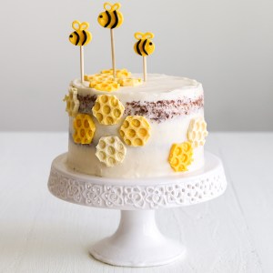 This Sweet Honeycomb Cake Involves a Genius Decorating Technique