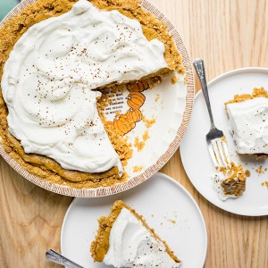 No-Bake Pumpkin Spice Latte Pretzel Pie (No Pastry Skills Required!)