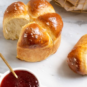 This Easy Recipe for Soft Rolls Uses Less Than 10 Pantry Ingredients!
