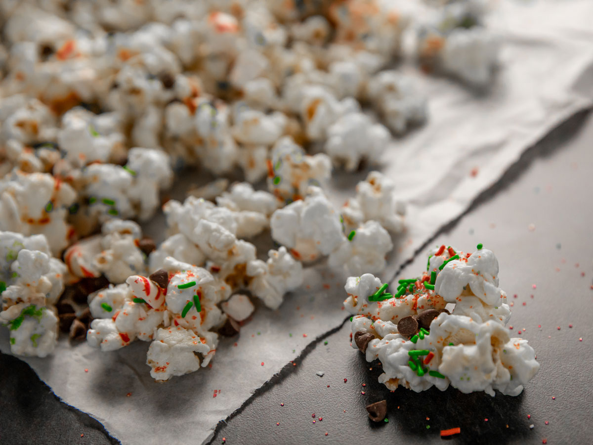 Ree Drummond's White Chocolate Peppermint Popcorn