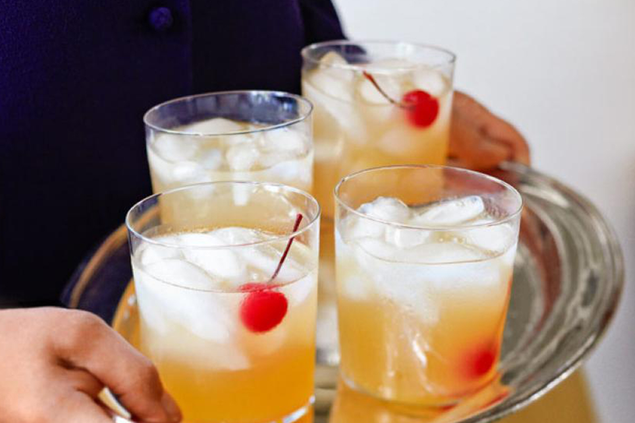 https://api.vip.foodnetwork.ca/wp-content/uploads/2020/11/ina-garten-whiskey-sours-1280.jpg