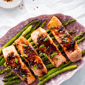 This 20-Minute Pomegranate Molasses Glazed Salmon is the Perfect Weeknight Meal