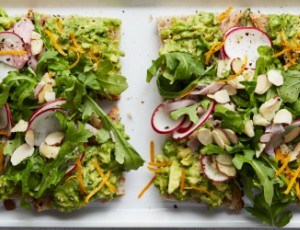 Healthy Ham and Avocado-Toast Salad