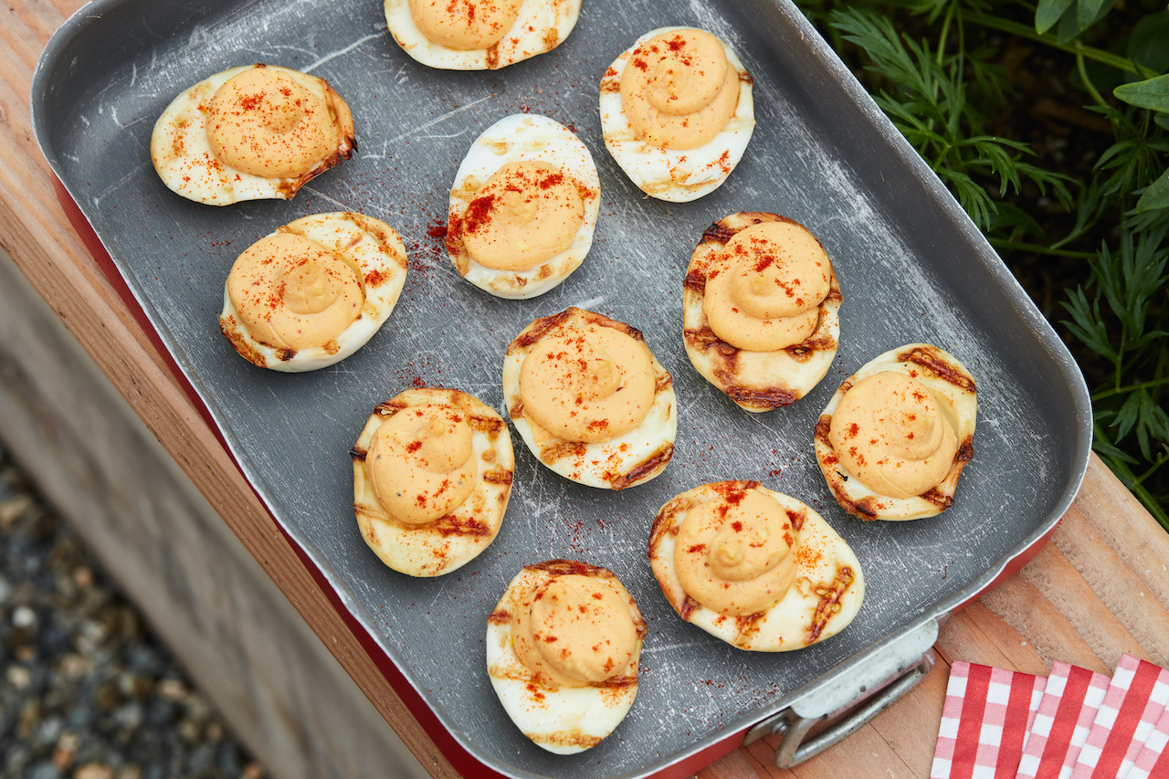 https://api.vip.foodnetwork.ca/wp-content/uploads/2021/08/f0513928-785b-41f6-8eef-8d305c7d7164_grilled-smoky-deviled-eggs-1280x853-1-2.jpg