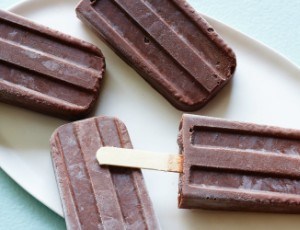 Healthy Chocolate-Chia Pudding Pops