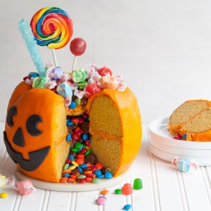 Candy-Filled Pumpkin Pail Cake for Halloween