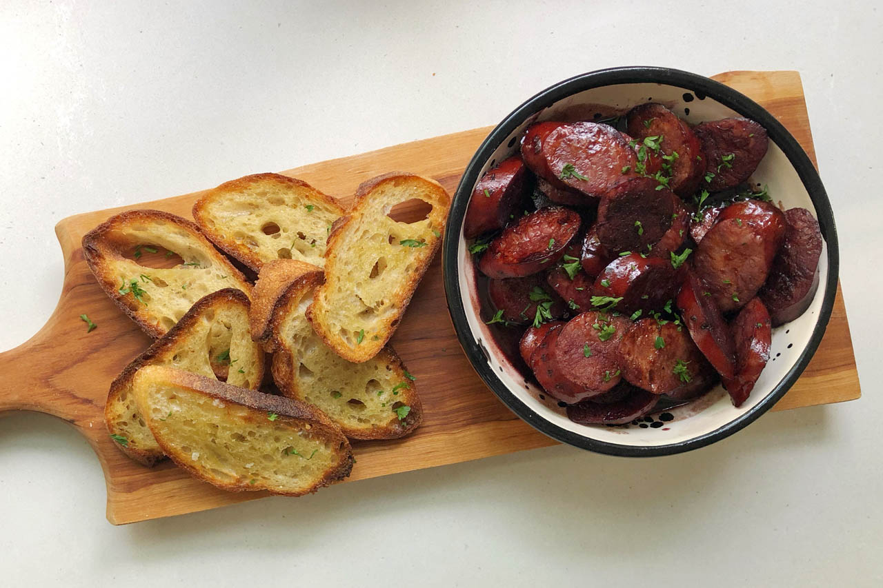 chorizo al vino tinto with a side of baguette