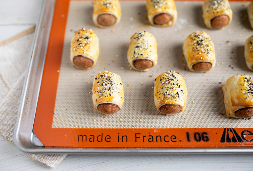 everything sausage rolls on a baking sheet, ready to serve