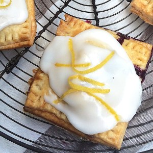 Easy Homemade Blueberry Pop Tarts You'll Absolutely Love