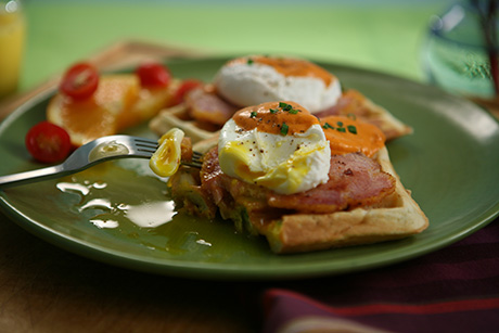 Eggs benny with peameal bacon