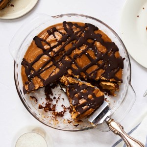 This Healthy No-Bake Peanut Butter Cup Pie is The Perfect Combo of Sweet and Salty