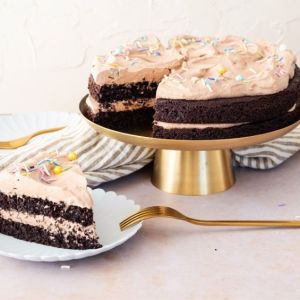 This Easy Gluten-Free Quinoa Chocolate Cake Recipe Requires Just 10 Ingredients