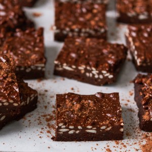 No-Bake Chocolate Crunch Brownies That Taste Indulgent (But Are Actually Good For You)