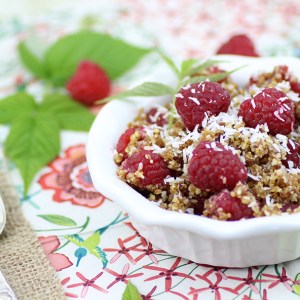 No-Bake Raspberry Crumble Bowls That Take Just 6 Minutes to Make!