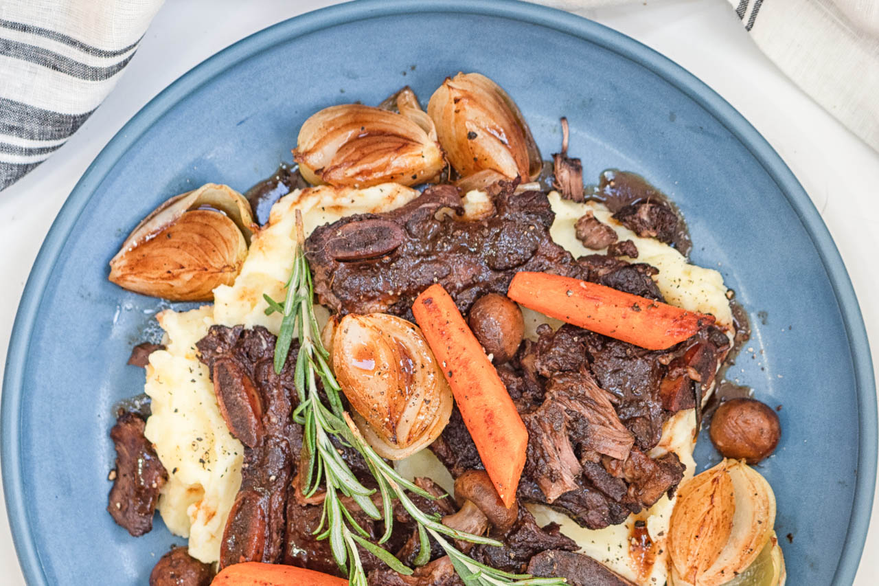 slow cooker short ribs over mashed potatoes