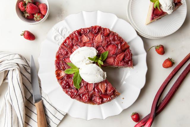 A Stunning Strawberry Rhubarb Upside-Down Cake That’ll Steal The Show