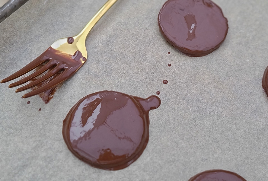 DIY Girl Guide cookies melted chocolate