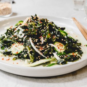This Korean Sweet and Sour Seaweed Salad is the Perfect BBQ Side Dish