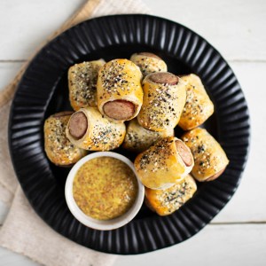 25-Minute Everything Bagel Smoked Sausage Rolls with Puff Pastry