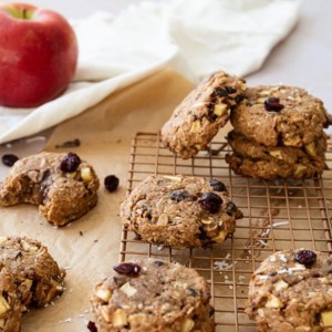 These Healthy Apple Oatmeal Cookies Are the Perfect Breakfast Sweet Treat
