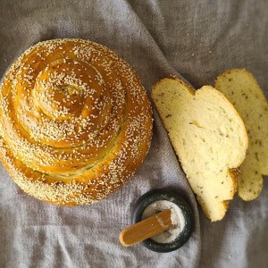 This Sephardic-Style Spiced Challah is the Perfect Addition to Your Rosh Hashanah Spread