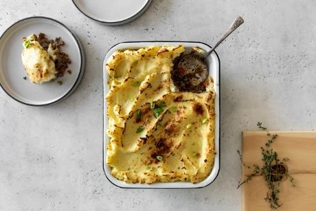 https://api.vip.foodnetwork.ca/wp-content/uploads/2021/12/curry-shepherds-pie-feature.jpg