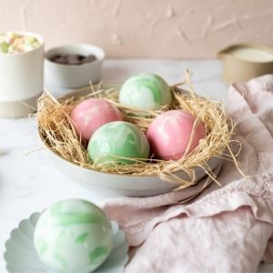 These Easy 6-Ingredient Easter Egg Hot Chocolate Bombs Are Too Pretty