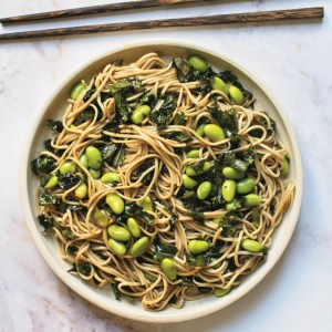 Super Easy Sesame Soba Noodles With Kale and Edamame