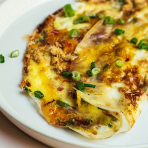 Crispy Rice Paper 'Vietnamese Pizza' is the Street Food-Inspired Snack You Need to Try