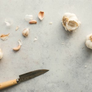From Peeling Garlic to Fixing a Soup-Fail, These Are the Best Foods Hacks from Wall of Chefs