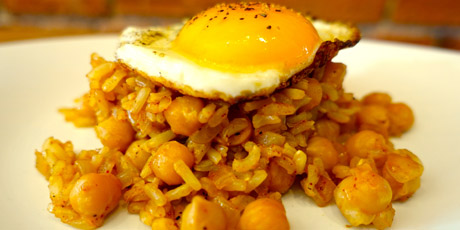 Curried Rice &amp; Chickpeas with Egg
