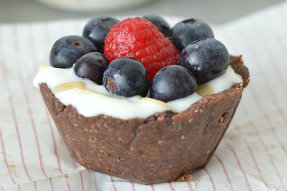 Healthy No-Bake Almond Fruit Tarts