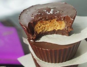 Burnt Toffee Peanut Butter Banana Cups