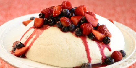 Fresh Cream Cheesecake with Summer Berries