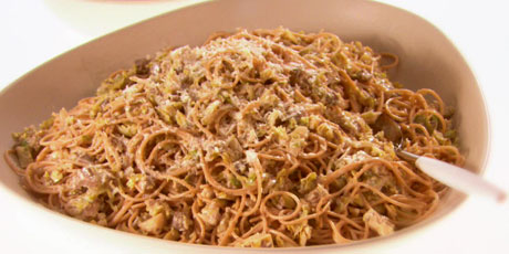 Whole Grain Spaghetti With Brussels Sprouts and Mushrooms