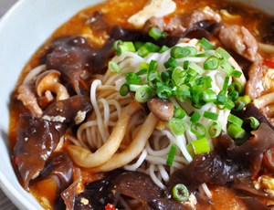 Easy Hot and Sour Soup with Shanghai Noodles