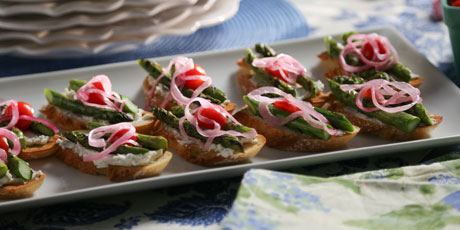 Goat Cheese and Asparagus Crostini