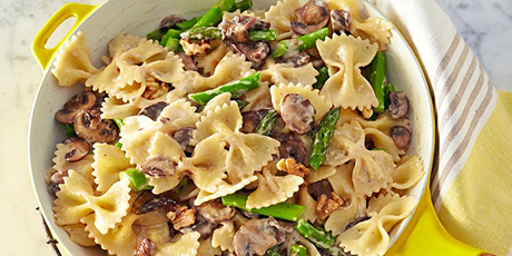 Creamy Farfalle with Cremini, Asparagus, and Walnuts