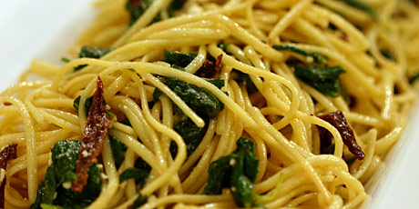 Linguini with Spinach, Sun-Dried Tomatoes and Ricotta