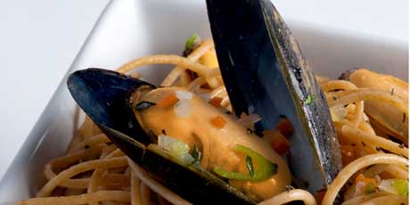 Mussels with Whole Wheat Spaghetti