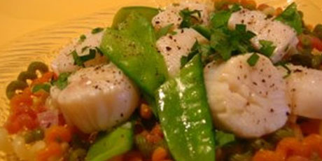 Pasta with Scallops &amp; Snow Peas Poached in White Wine