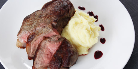 Perfect Pan Steak with Red Wine Sauce