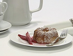 Rustic Rhubarb Mini-Cakes with Roasted Rhubarb
