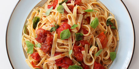 Slow-Cooked Tomato and Garlic Fettuccine