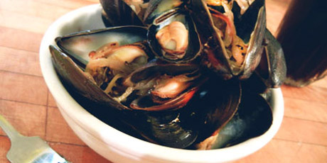 Steamed Mussels with Irish Stout and Black Pepper